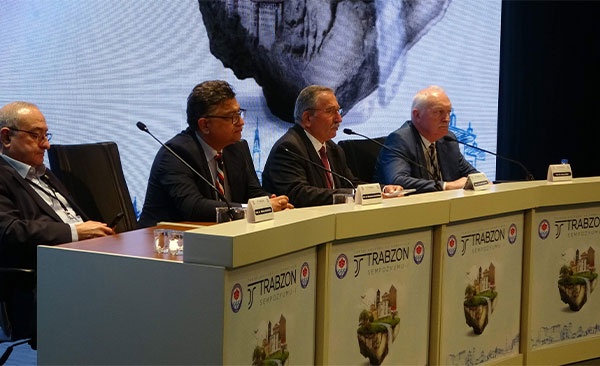 Trabzon'daki sempozyumda ilginç sözler: "Karadenizliler kısa burunlu daha yakışıklı olacaklar”. Foto Haber 6