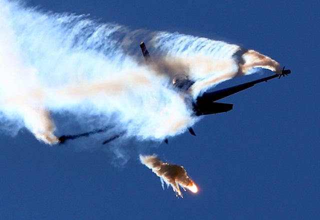 SOLOTÜRK yeni manevrasıyla F-16 sınırlarını aştı. Foto Haber 3