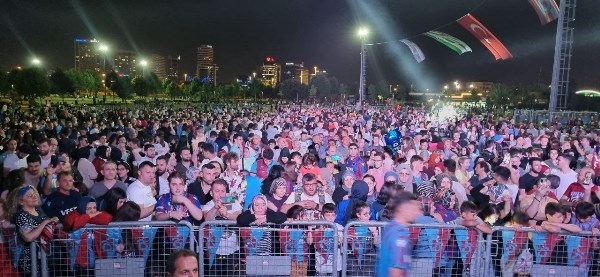 Trabzonspor'un şampiyonluğu Bursa'da kutlandı. Foto Galeri. 6