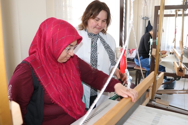 Karadeniz'in yöresel kumaşı "feretiko" yurt dışı pazarında. Foto Haber 2