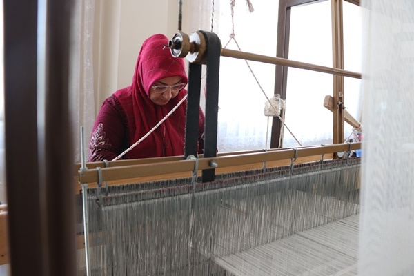 Karadeniz'in yöresel kumaşı "feretiko" yurt dışı pazarında. Foto Haber 4