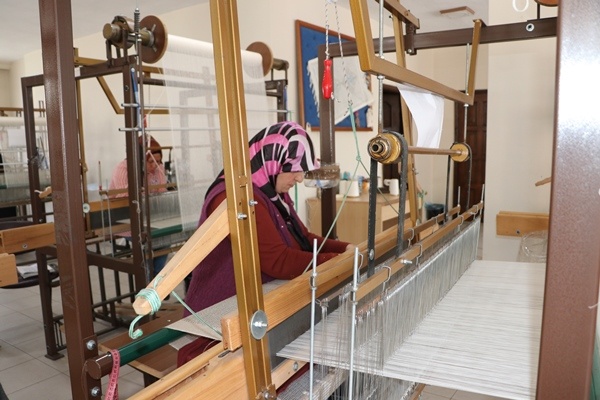 Karadeniz'in yöresel kumaşı "feretiko" yurt dışı pazarında. Foto Haber 17