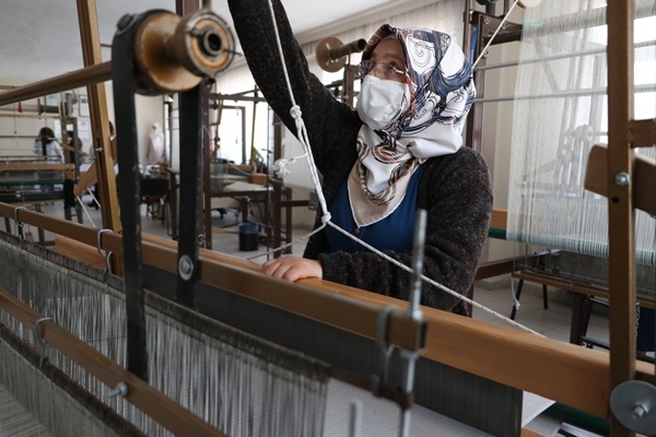 Karadeniz'in yöresel kumaşı "feretiko" yurt dışı pazarında. Foto Haber 11