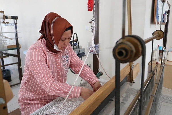 Karadeniz'in yöresel kumaşı "feretiko" yurt dışı pazarında. Foto Haber 15