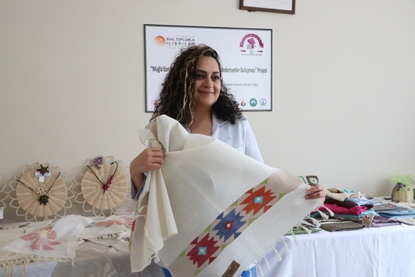 Karadeniz'in yöresel kumaşı "feretiko" yurt dışı pazarında. Foto Haber 16