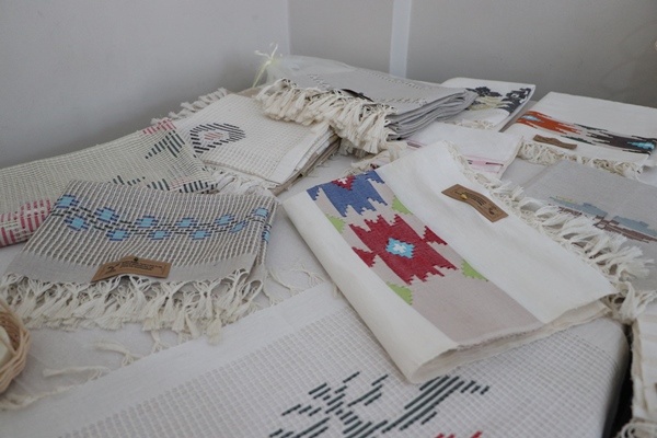 Karadeniz'in yöresel kumaşı "feretiko" yurt dışı pazarında. Foto Haber 10