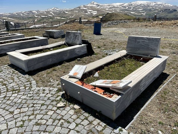 Trabzon'da Harmantepe Şehitliği’nin içler acısı hali. Foto Galeri 3