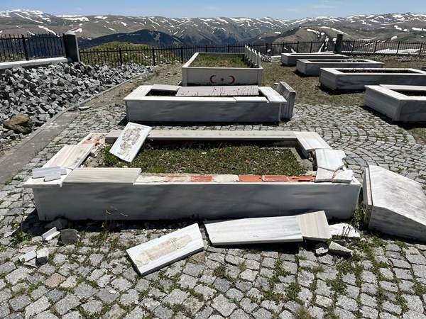 Trabzon'da Harmantepe Şehitliği’nin içler acısı hali. Foto Galeri 6