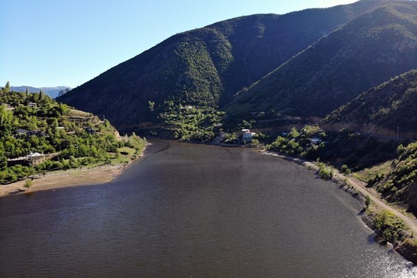 Gümüşhane'de Baraj Gölünde suyun rengi değişti. Foto Galeri 5