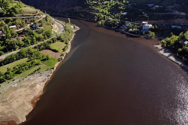 Gümüşhane'de Baraj Gölünde suyun rengi değişti. Foto Galeri 7