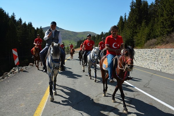 Ordu'da 2 bin rakımlı yaylada atlı safari. Foto Haber 6