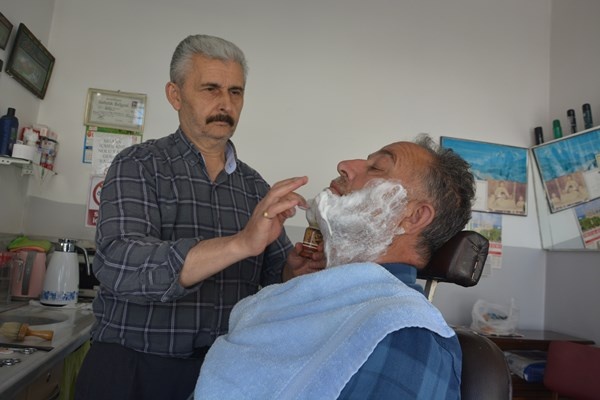 Ordu’da berberin güvercinlerle dostluğu. Foto Haber 5