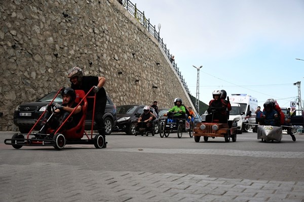 Artvin'de hurdalardan yaptıkları araçlarla yarıştılar. Foto Galeri 6