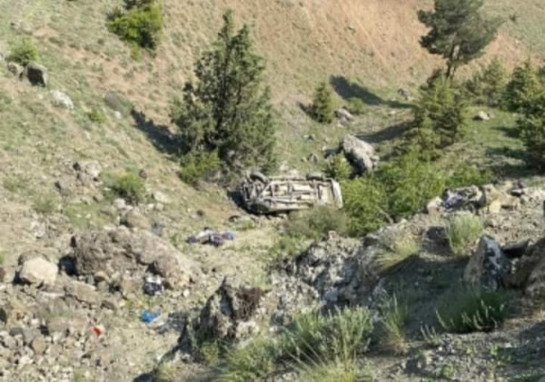 Artvin'de 30 metrelik uçuruma yuvarlandılar! 2 kişi için seferberlik. Foto Haber 2