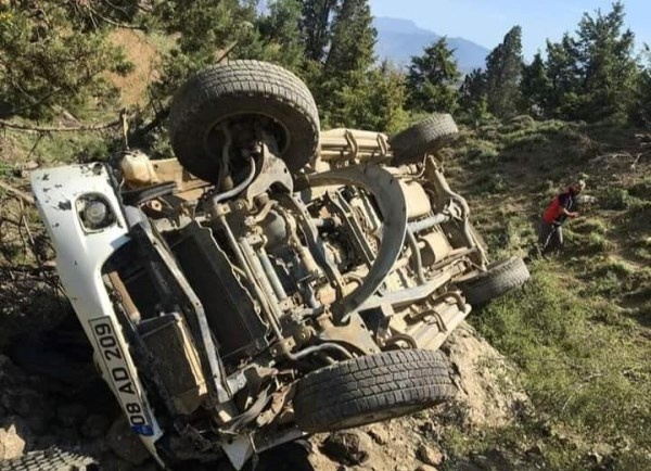 Artvin'de 30 metrelik uçuruma yuvarlandılar! 2 kişi için seferberlik. Foto Haber 5