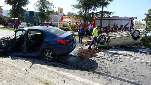 Ordu'da feci zincirleme kaza: 2’si ağır 6 yaralı. Foto Haber 10