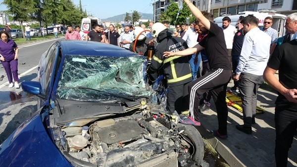 Ordu'da feci zincirleme kaza: 2’si ağır 6 yaralı. Foto Haber 8