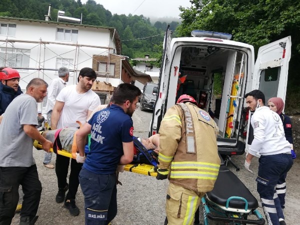 Trabzon'da balkondan düştü, 100 metrelik dik yamaçta yuvarlandı. Foto Haber 2
