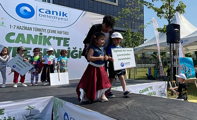 Minikler, atık kumaşlardan dikilen kıyafetlerle defile yaptı 6