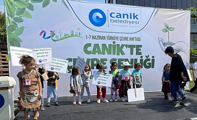 Minikler, atık kumaşlardan dikilen kıyafetlerle defile yaptı 4