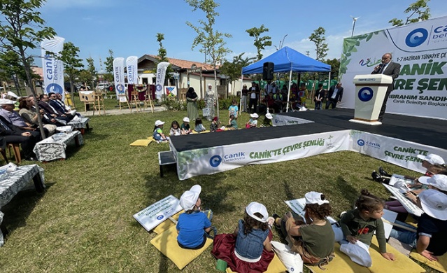 Minikler, atık kumaşlardan dikilen kıyafetlerle defile yaptı 5