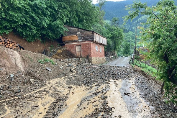 Gümüşhane’de aşırı yağış sele neden oldu. Foto Haber 7