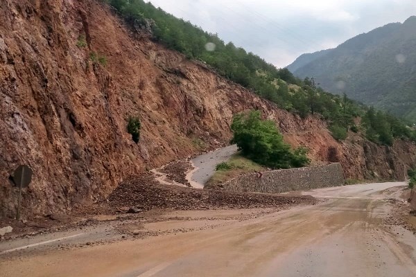 Gümüşhane’de aşırı yağış sele neden oldu. Foto Haber 4