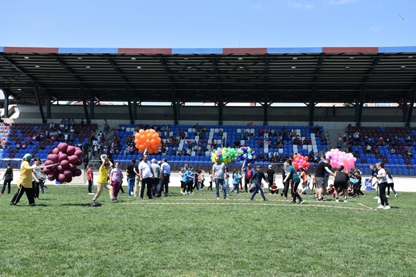 Trabzon'da öğrenciler "Geleneksel Çocuk Şenliği"nde oyunlar oynadı. Foto Haber 3