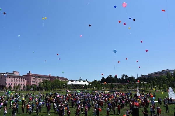 Trabzon'da öğrenciler "Geleneksel Çocuk Şenliği"nde oyunlar oynadı. Foto Haber 6