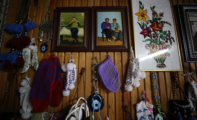 Yatağa bağımlı Bilgin'in odasını hediyelik eşyalar süslüyor. 11 Haziran 2022. Foto Haber 6