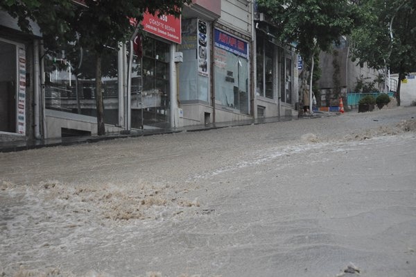 Gümüşhane'yi sağanak vurdu. Foto Haber 10