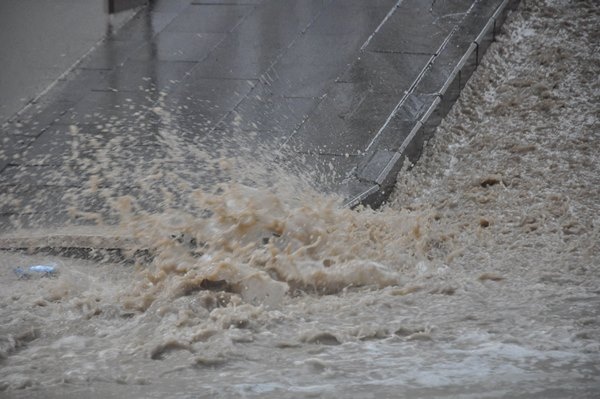 Gümüşhane'yi sağanak vurdu. Foto Haber 9
