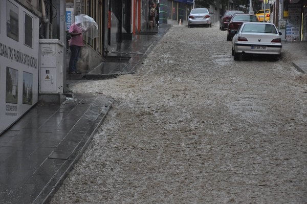 Gümüşhane'yi sağanak vurdu. Foto Haber 5