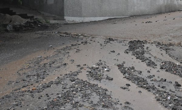 Gümüşhane'yi sağanak vurdu. Foto Haber 8