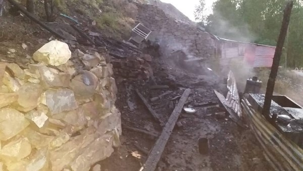 Bayburt'ta elektrikten yangın! Eşyalar küle döndü. Foto Haber 2