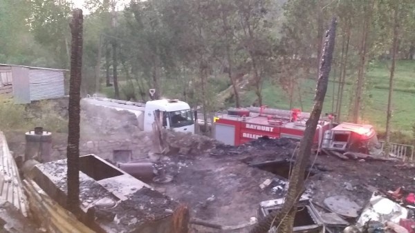 Bayburt'ta elektrikten yangın! Eşyalar küle döndü. Foto Haber 3