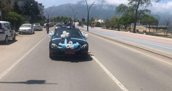 Vali Sonel, makam aracını sünnet çocuğu ‘Ayaz Efe’ye tahsis etti. Foto Haber 1