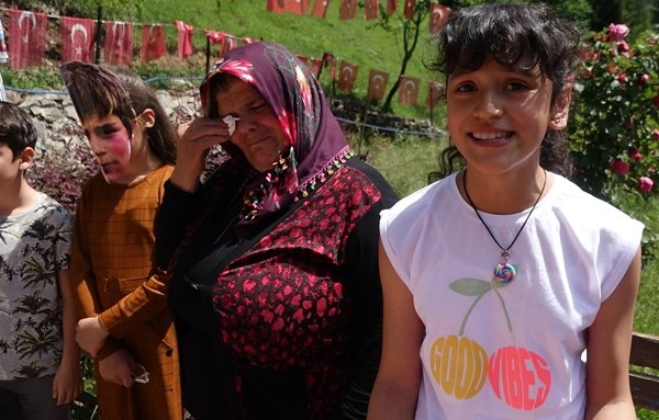 Şehit Eren Bülbül maskeli ziyaret, annesini duygulandırdı. Foto Haber 8