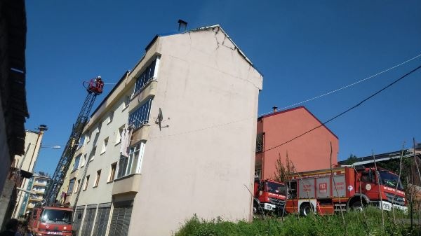 Trabzon'da çatı yangını paniğe neden oldu. Foto Haber 3