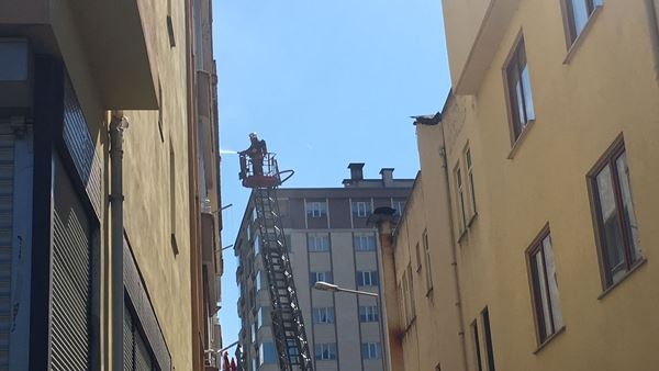 Trabzon'da çatı yangını paniğe neden oldu. Foto Haber 6