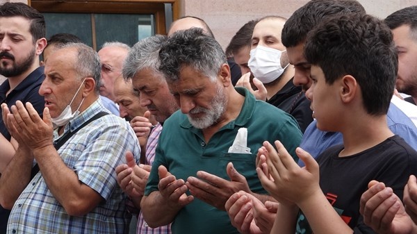Trabzon'da hastanede ölü bulunmuştu! Son yolculuğuna uğurlandı. Foto Haber 4