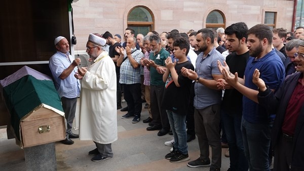 Trabzon'da hastanede ölü bulunmuştu! Son yolculuğuna uğurlandı. Foto Haber 6