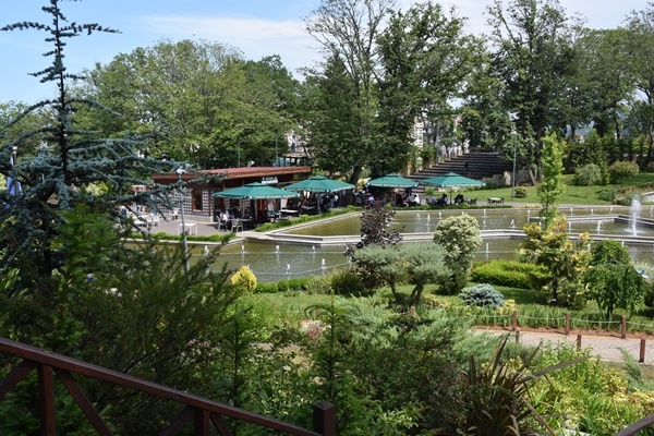 Trabzon'da "Bordo" ile "Mavi" botanik parkın maskotu oldu. Foto Galeri 2