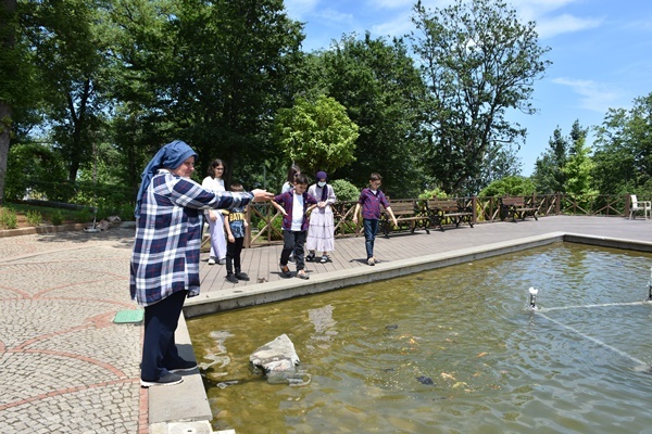 Trabzon'da "Bordo" ile "Mavi" botanik parkın maskotu oldu. Foto Galeri 8