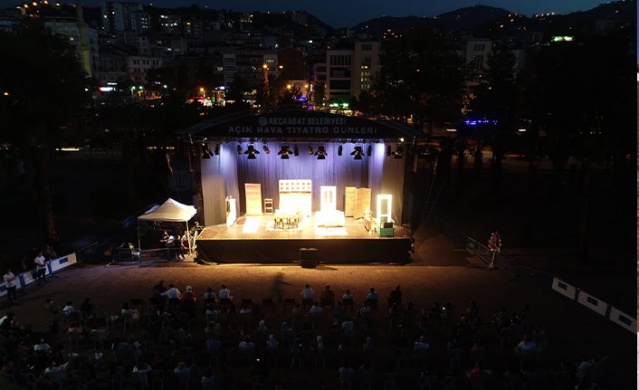 Akçaabat'ta 3. açık hava tiyatro günleri başlıyor 4