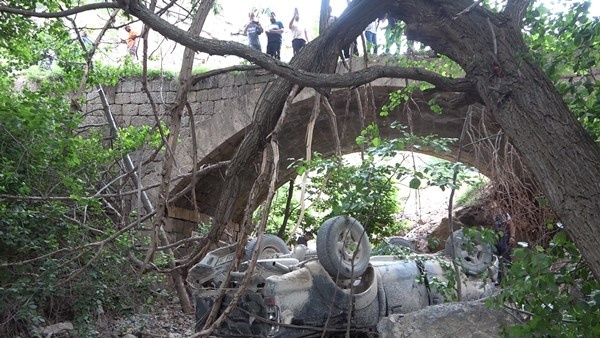 Gümüşhane’de işçileri taşıyan kamyonet köprüden düştü: 4 yaralı.21 Haziran 2022 Foto Haber 5