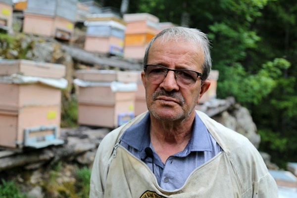 Gümüşhane'de asırlardır zor şartlarda üretip ilaç niyetine kullanıyorlar. Foto Haber 11