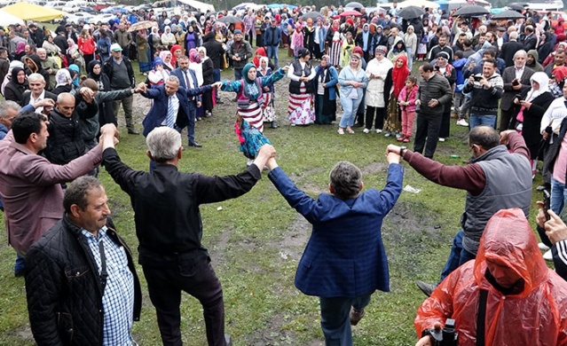 Trabzon'da renkli yayla göçü başladı! 4