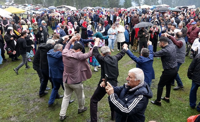 Trabzon'da renkli yayla göçü başladı! 16