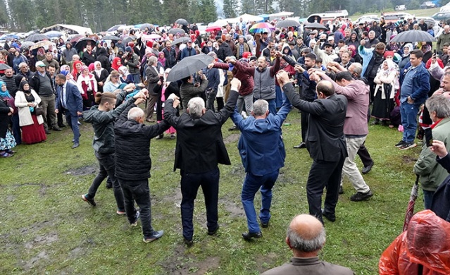 Trabzon'da renkli yayla göçü başladı! 14